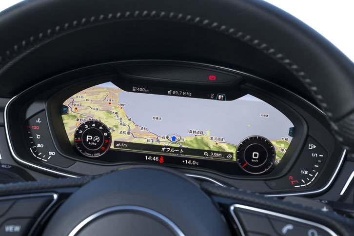 フルデジタルの多機能ディスプレイ「アウディバーチャルコックピット」にはメーターのほか、ナビゲーションマップも表示できる。