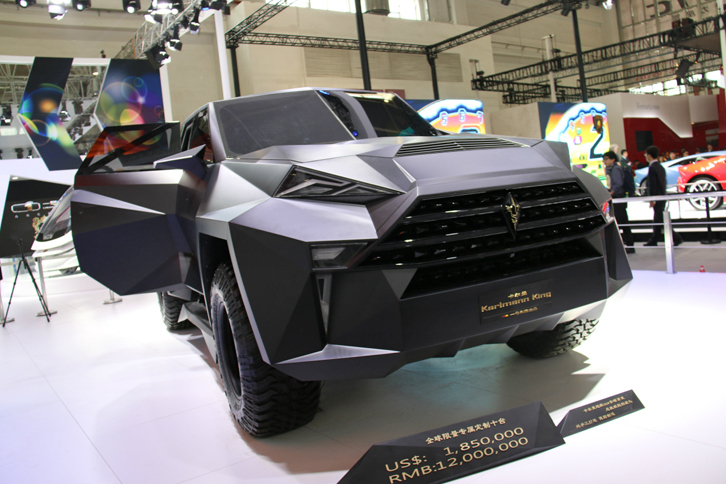 ユニーク・クラブの「カールマン キング」。北京を拠点にするカスタマイズ専門ブランドが発表した、V10エンジン搭載の“スーパーSUV”。世界限定10台で、185万ドル（約2億円）のプライスタグが付けられていた。