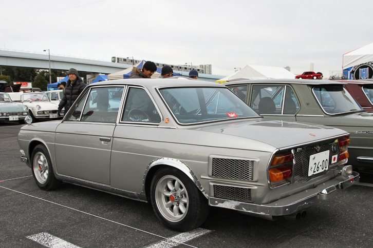 日野コンテッサクラブのスタンドに展示されていた1968年「デル・ダンディツーリング」。レース用ライトウェイト仕様である「コンテッサ1300クーペL」のボディーに「トヨタ・クラウンエイト」用の2.6リッターV8 OHVエンジンを搭載。日野と関係が深かったレーシングカーコンストラクターのデル（塩沢商工）が製作したコンプリートカーだが、エンジンはコンテッサ用1.3リッター直4 OHVに戻されている。