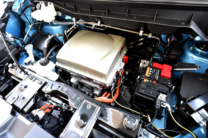 こちらも「e-NT400」と同様に、「リーフ」のEVコンポーネンツを搭載している。