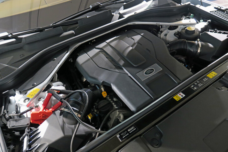 ランドローバー・レンジローバーSV P530（4.4リッターV8ガソリンターボエンジン）