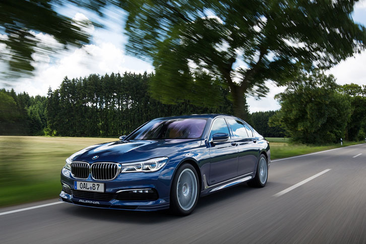 「B7ビターボ」の0-100km/h加速は4.2秒。巡航最高速度は330km/hに達する。（写真＝アルピナ）