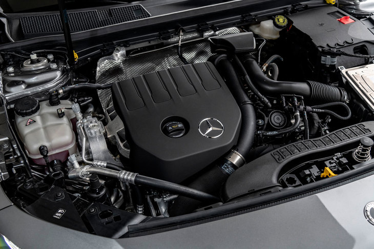 「A200」に搭載される、「M282」型1.3リッター直4ガソリンターボエンジン。既存の1.6リッターターボに代わる新ユニットで、ルノーと共同開発された。