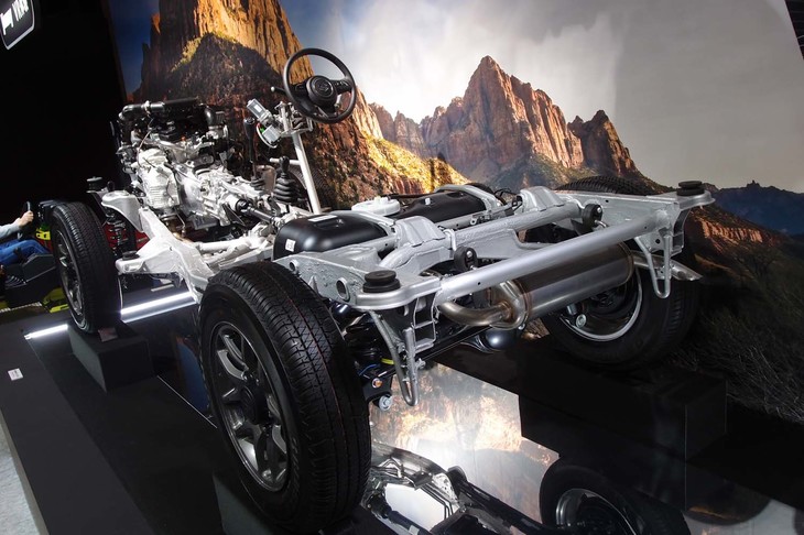 「スズキ・ジムニー」のメカニズムを紹介するスケルトンモデル。