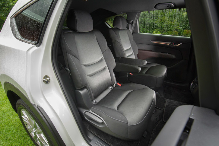 マツダCX-8 XDプロアクティブ（2列目キャプテンシート）