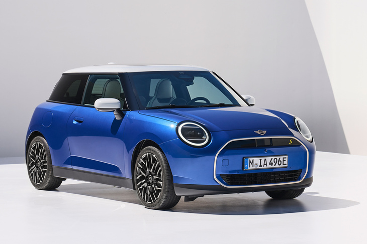 日本でも人気のMINIも、「クーパー」のBEVモデルには65万円の「クリーンエネルギー自動車導入促進補助金」が支給される。