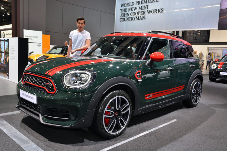 MINIがワールドプレミアさせたのは、「ジョンクーパーワークス カントリーマン」。日本でいう「MINIクロスオーバー」のハイパフォーマンスモデルである。