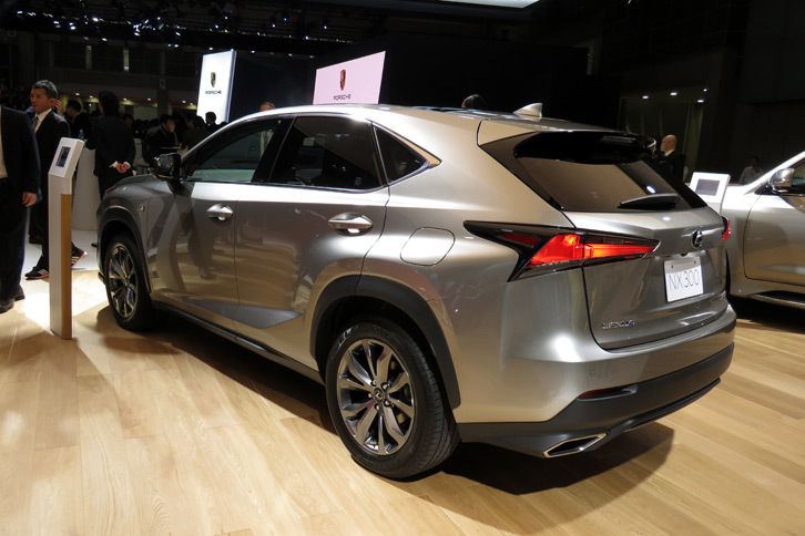 レクサスNX300