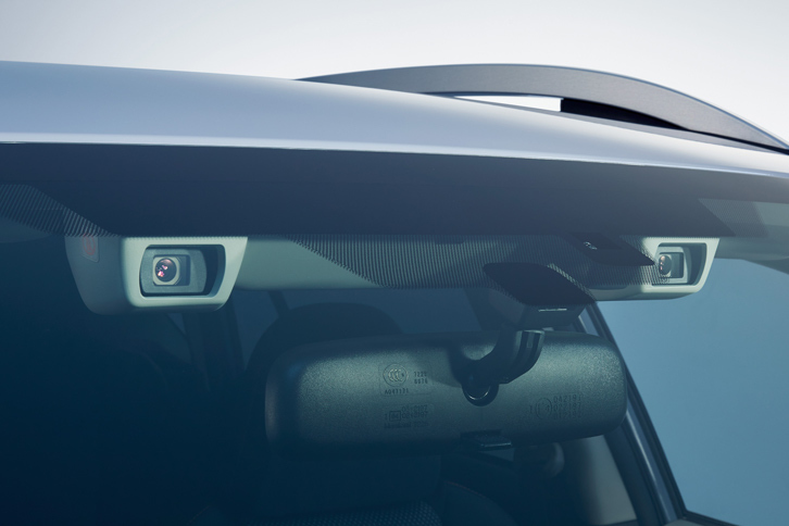 今をときめく運転支援システム「アイサイト」のステレオカメラも、もとは無人機のセンサーとして開発されたものだった。航空技術の導入による自動車の進化に期待したい。