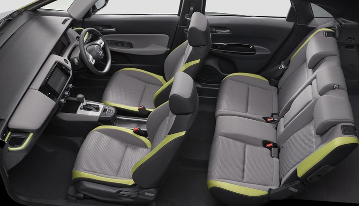 「フィット ネス」のインテリア。室内も鮮やかなカラーでドレスアップされている。