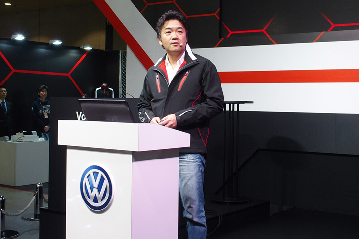 プレゼンテーションを行うフォルクスワーゲン グループ ジャパンの正本嘉宏氏。
