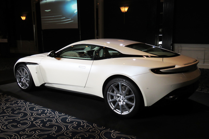 アストンマーティンDB11