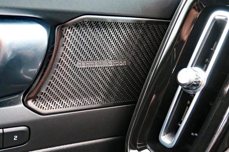 ボルボC40リチャージ（フロントドアスピーカー）