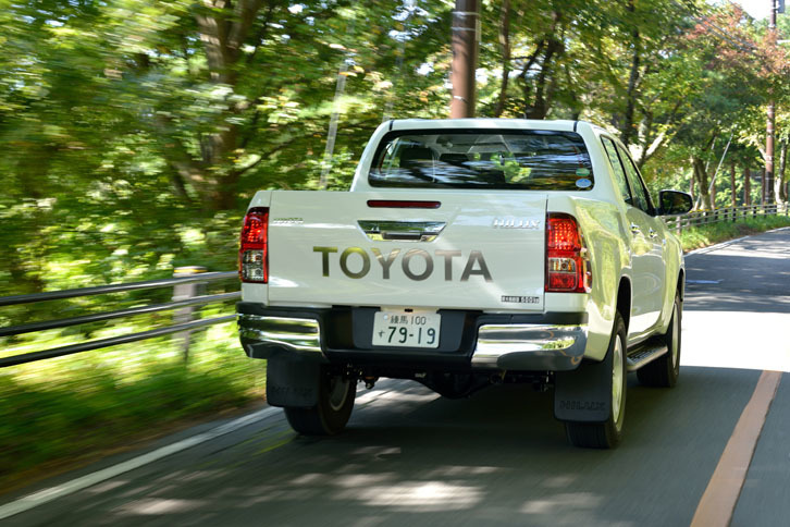 
	リアのハッチに見られる金属調の「TOYOTA」デカールは、2万0520円のオプション。
	