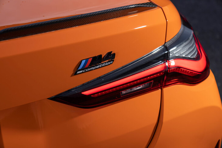 「BMW M4」は、1985年に登場した「M3」を起源とするハイパフォーマンスモデルだ。「3シリーズ」のクーペ／カブリオレが「4シリーズ」と改称されたとに伴い、こちらも先代より「M3クーペ／カブリオレ」から「M4クーペ／カブリオレ」に改称された。