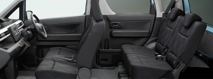 スズキ・ワゴンR ハイブリッドFX（ブラック内装のシート）