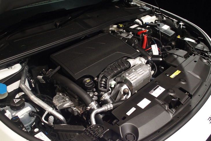 プジョー308アリュール（エンジン）