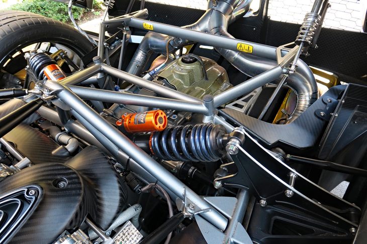 パガーニ・ウアイラ ロードスターBC（ベルクランク式インボードリアサスペンション）