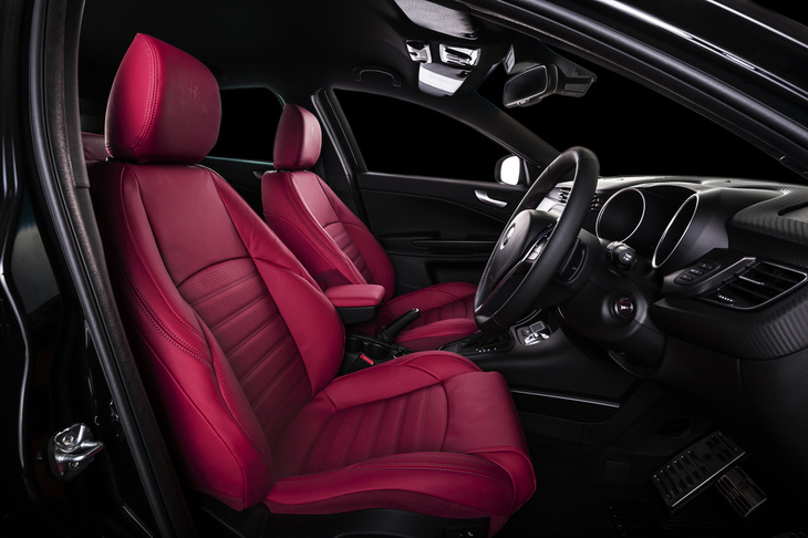 「ジュリエッタ ヴェローチェ カーボン」のインテリア。