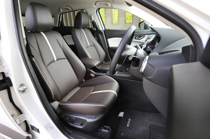 マツダCX-3 XDエクスクルーシブ モッズ（フロントシート）