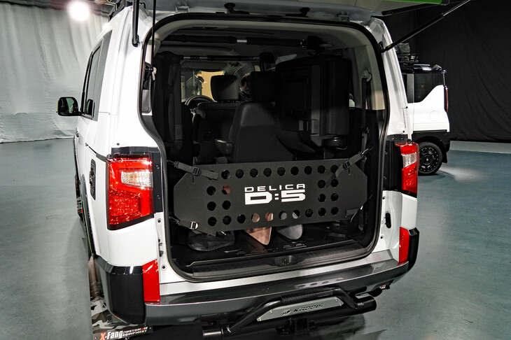 三菱デリカD：5 CHAMONIX SNOW GEAR（カーゴフェンス）