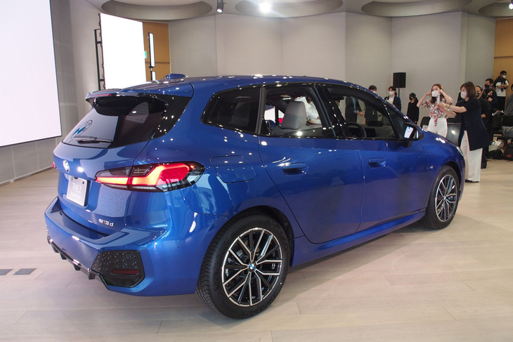 218dアクティブツアラーMスポーツ（リアビュー）