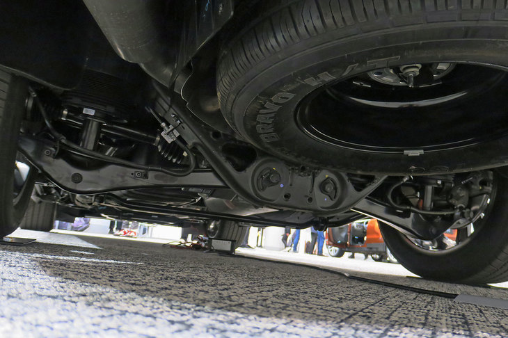 キャデラック・エスカレード スポーツ（リアサスペンション）