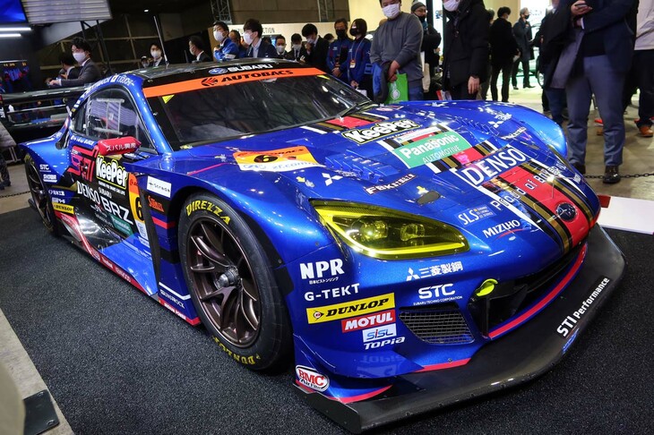 SUPER GT（GT300クラス）には、2023年も「SUBARU BRZ GT300」で参戦する。写真の展示車両は、2022年シーズンを戦ったマシン。