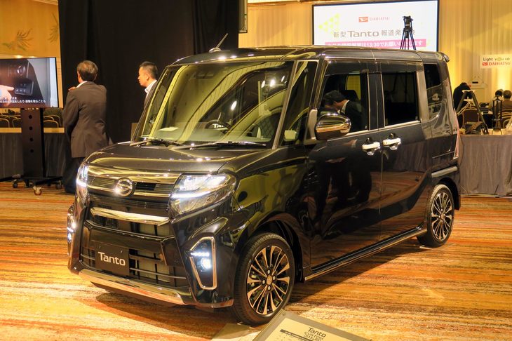 ダイハツ・タントカスタムRS（用品装着車）（エクステリア）