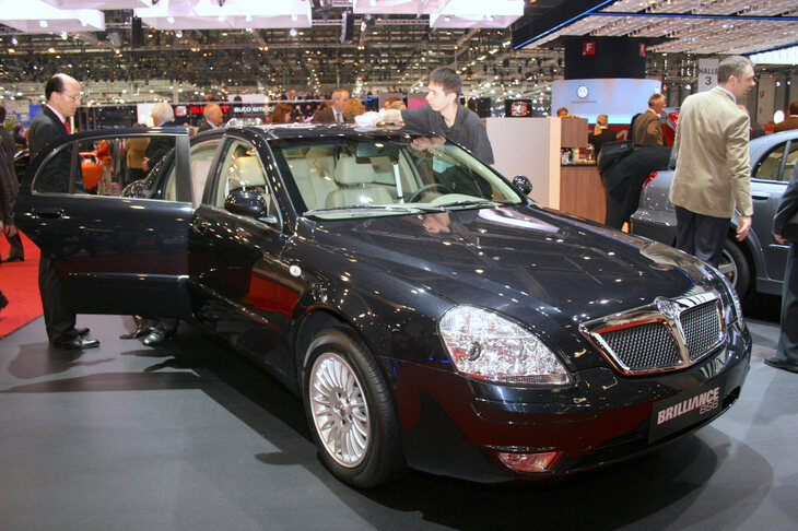 同じく2007年ジュネーブショーの「ブリリアンスBS4」。「BS6」とともに、デザインはイタルデザイン-ジウジアーロが担当した。