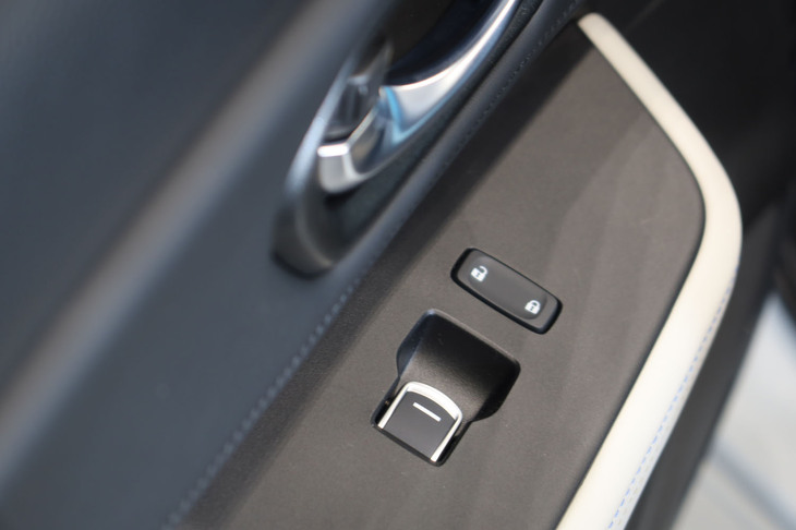 ホンダ・プレリュード（助手席側ドアのスイッチ）