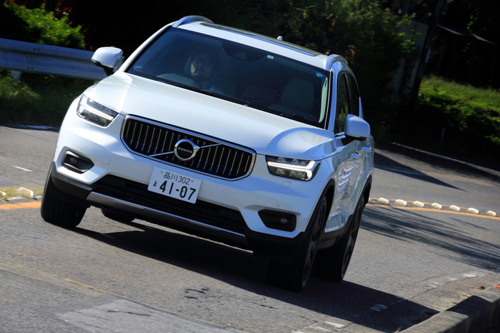 走行モード切り替え機構の「ドライブモード・セッティング」は、ベースグレードを除くすべてのモデルに標準装備される。（写真＝荒川正幸）