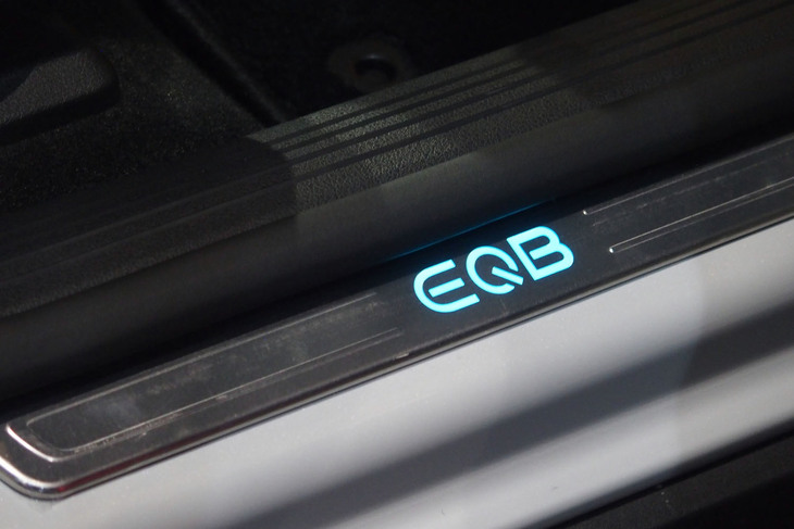 メルセデス・ベンツEQB350 4MATIC（ドアエントリーモール）