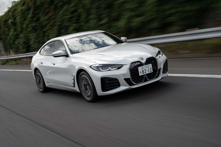 「eDrive40 Mスポーツ」のリアアクスルに積まれる駆動用モーターは最高出力340PSを発生。0-100km/h加速のタイムは5.7秒。