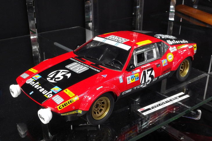 京商オリジナルの1/18ダイキャスト製「デ・トマソ・パンテーラGT4 1975LM」。フル開閉式で予定価格2万円。ノーマルの「パンテーラGT4」もリリースされる。