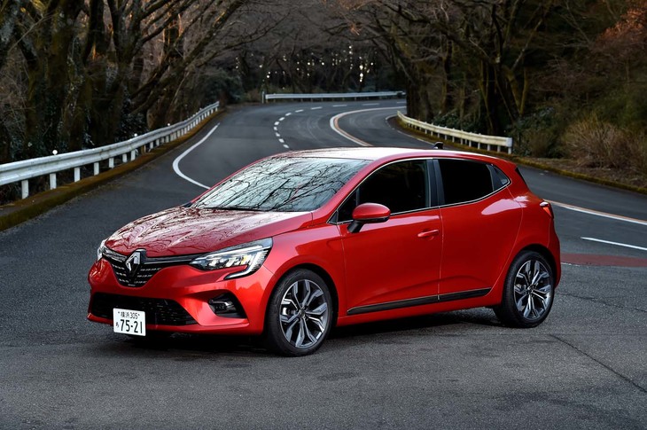 【ルノー・ルーテシア インテンスのスペック】
	ボディーサイズ：全長×全幅×全高＝4075×1725×1470mm／ホイールベース：2585mm／車重：1200kg／駆動方式：FF／エンジン：1.3リッター直4 DOHC 16バルブ ターボ／トランスミッション：7段AT／最高出力：131PS（96kW）/5000rpm／最大トルク：240N・m（24.5kgf・m）/1600rpm／タイヤ：（前）205/45R17 88H／（後）205/45R17 88H（コンチネンタル・エココンタクト6）／燃費：17.0km/リッター（WLTCモード）／価格：256万円
	
	【取材時の燃費データ】
	テスト距離：256.4km（市街地1：高速道路7：山岳路2）／使用燃料：20.2リッター（ハイオクガソリン）／参考燃費：12.7km/リッター（満タン法）／5.9リッター/100km＜約16.9km/リッター＞（車載燃費計計測値）