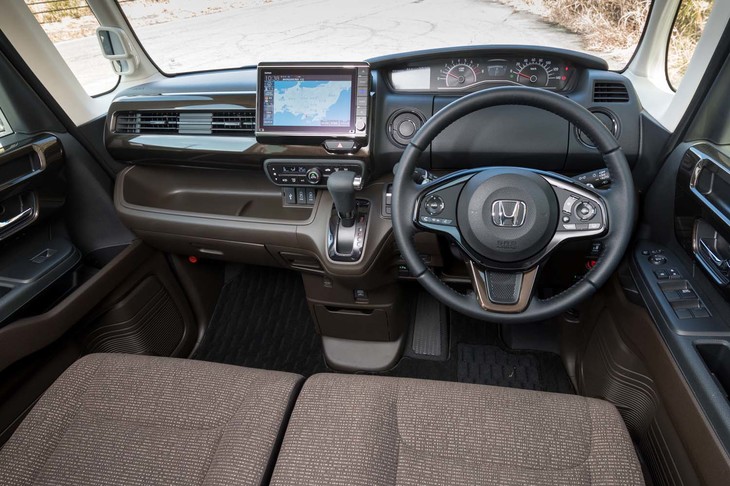 「コーディネートスタイル」のインテリアは加飾部分をブラウンでコーディネート。温かみのある雰囲気に仕立てている。