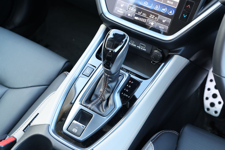 トランスミッションはスバルが「リニアトロニック」と呼ぶCVT。燃費に配慮した「インテリジェントモード（I）」と、より力強い加速が味わえる「スポーツモード（S）」を切り替えられる「SI-DRIVE」も組み合わされている。