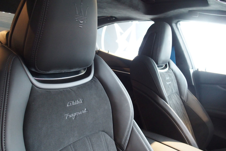 マセラティ・ギブリ オペラネラ（フロントシート）