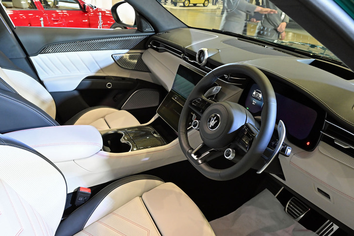 マセラティ・グレカーレ トロフェオ（2024年）