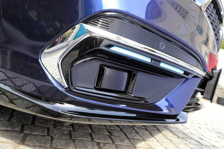 レーザーの反射によって対象物の位置や形状を計測するライダー。「レジェンド」の「ホンダセンシングエリート」には、5基のライダーと5基のレーダー、2基のカメラがセンサーとして用いられている。