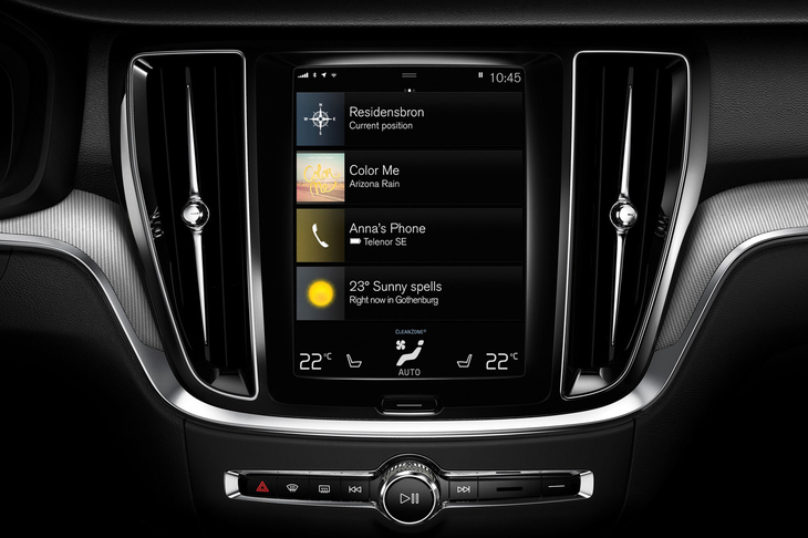 新世代ボルボの特徴的な装備のひとつである、タッチパネル式の縦型9インチディスプレイ。