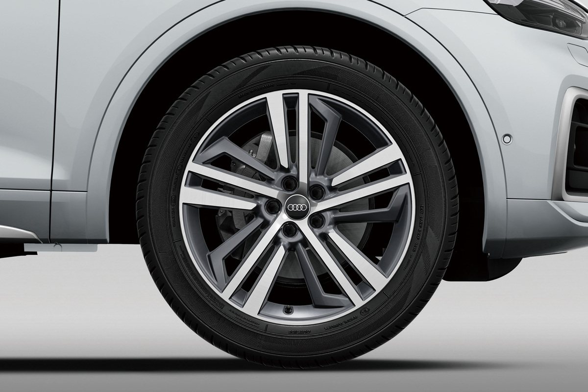 アウディが「Q5／Q5スポーツバック」の特別仕様車「Sライン 
