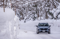 スバルが世界に誇る4WDの原点に触れ、雪道での実力をあらためて知る
