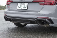 試乗車には、オーバルテールパイプを採用したオプション「RSスポーツエキゾーストシステム」が装着されていた。