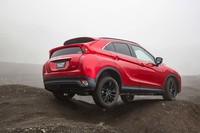 ウエッジシェイプを強調しているが、実際にはベルトラインをキックアップしたことによる視覚効果が大きい。ルーフラインはそれほど下がっておらず、キャビンは広々としている。