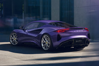 新色「パープルヘイズ」をまとう「エミーラ ターボSE」。