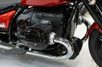 BMWの二輪モデルに搭載される、伝統の水平対向2気筒エンジン。重量のかさむシリンダーおよびシリンダーヘッドを低い位置に“寝かせる”ため、車体の重心も低くなる。四輪の世界では、ポルシェやスバルなどが水平対向エンジンの採用メーカーとして知られる。