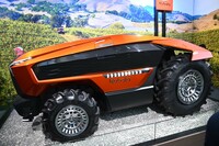 乗用車ではないのだが、完成車メーカーとしてはクボタが無人トラクター「多目的車両ニューアグリコンセプト」を出展。