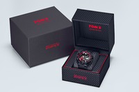 カシオがレーシングチームTOM'Sとコラボした高機能腕時計をリリース